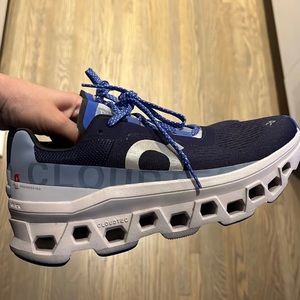 On Running Cloudmonster Women’s Size 8